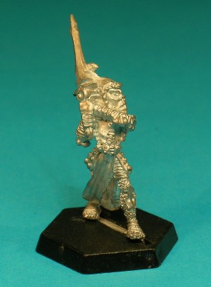 Pose 3, variant C. This Githyanki wears a jewelled, beaded headband, and sports the typical Githyanki hairstyle; swept back and upwards into a forwards-pointing peak. He is over his left shoulder with his mouth slightly open in a snarl.